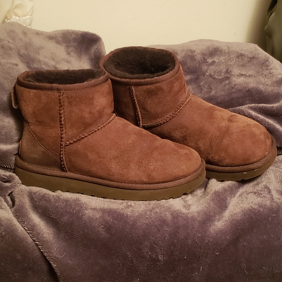 UGG Kids Brown Boots - Picture 1 of 8